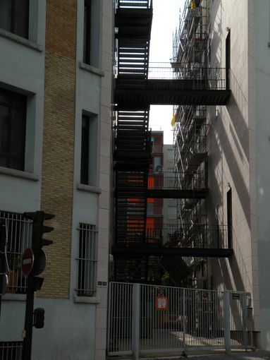  escalier en fer et échafaudages